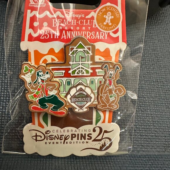 2025 Disney Park Christmas Gingerbread Beach Club Resort Goofy Pluto Pin LE NIP - Picture 1 of 3